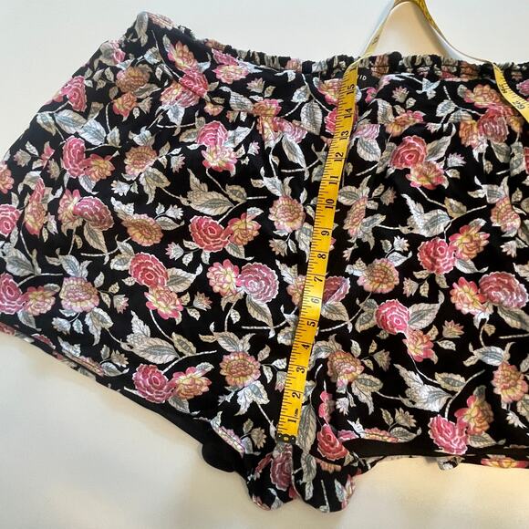 Torrid Floral High Waisted Shorts Womens Size 4X Black & Pink Pull On Casual - Picture 8 of 9
